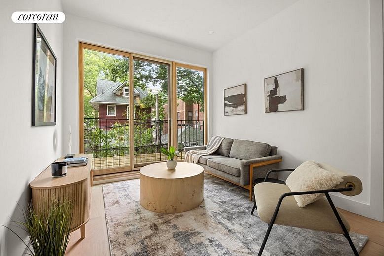 184 Hawthorne Street #2B