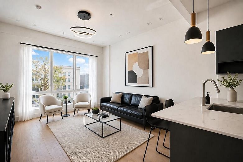 184 Huron Street #2A