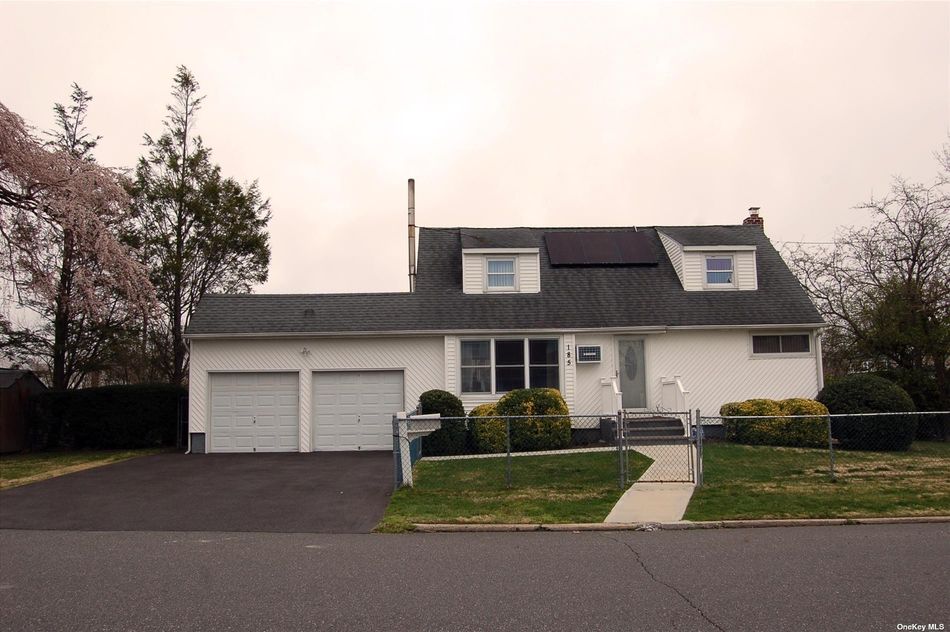 Image 1 of 33 for 185 Lincoln Avenue in Long Island, Brentwood, NY, 11717