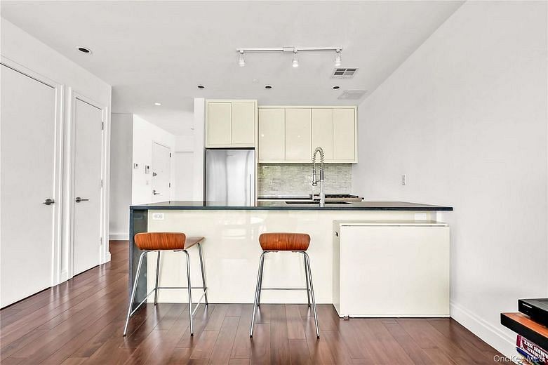 185 Ocean Avenue #6A