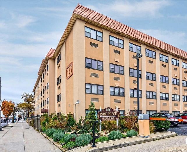 185 W Park Avenue #200