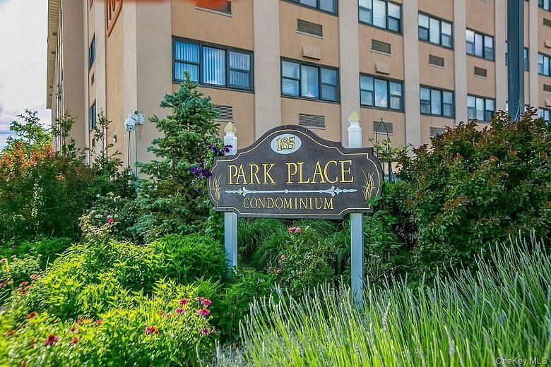 185 W Park Avenue #406