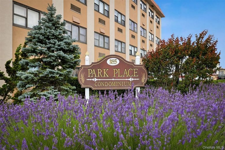 185 W Park Avenue #406