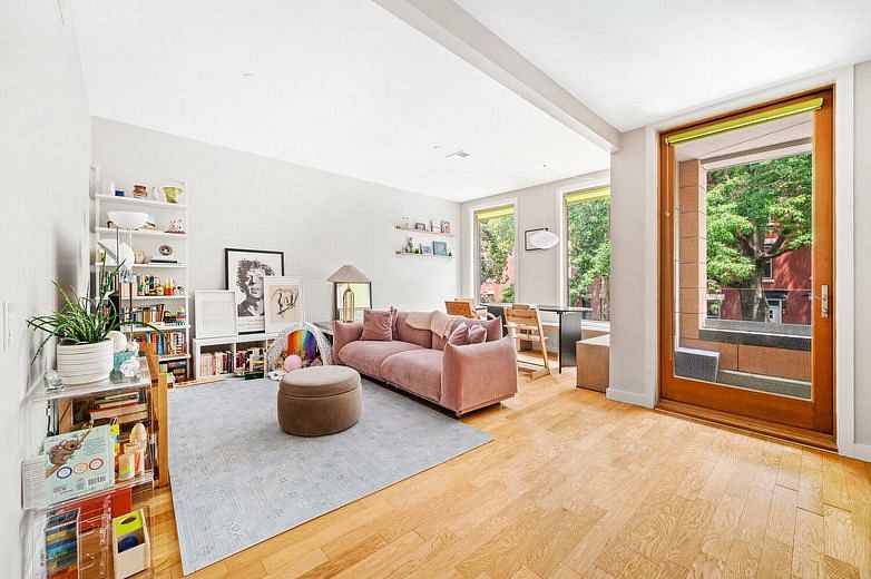 186 8th Street #2B