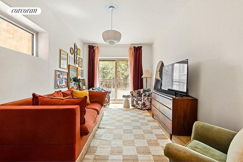 186 Grand Street #202