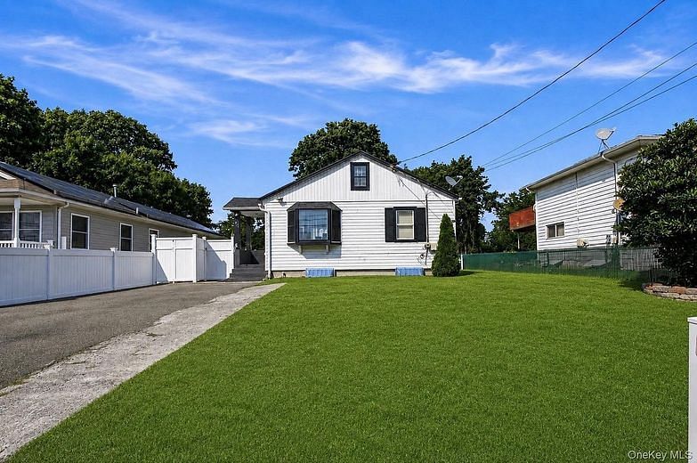 187 Crooked Hill Road