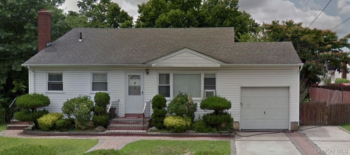 187 Urban Avenue