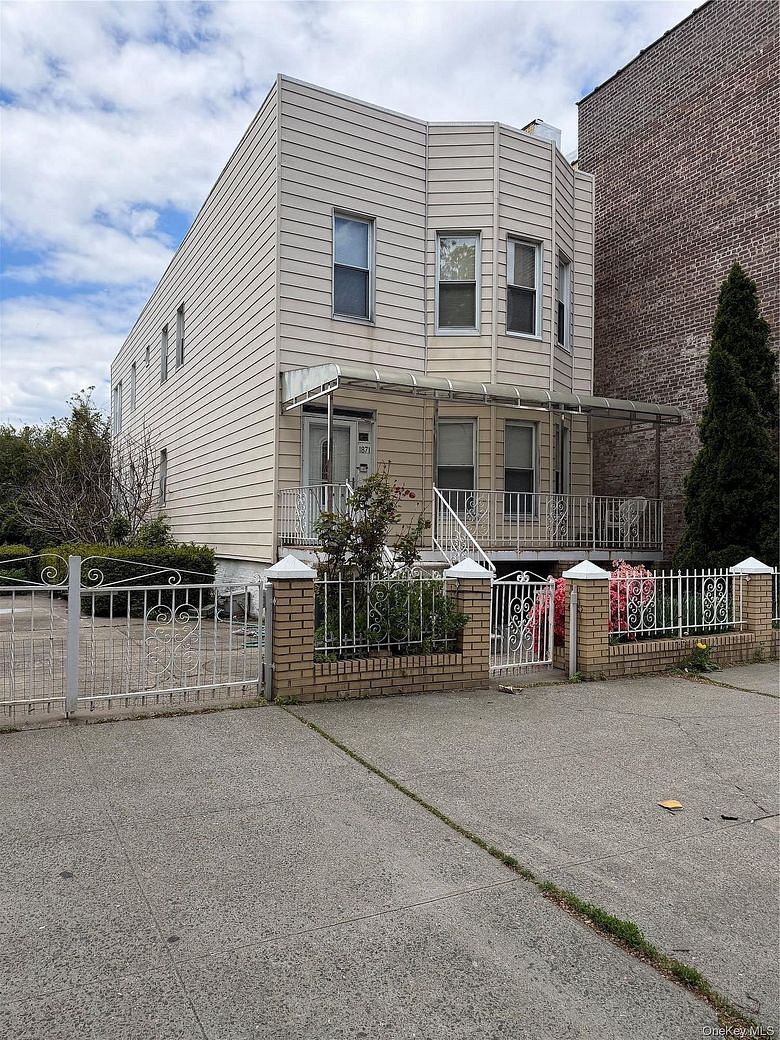 1871 Matthews Avenue