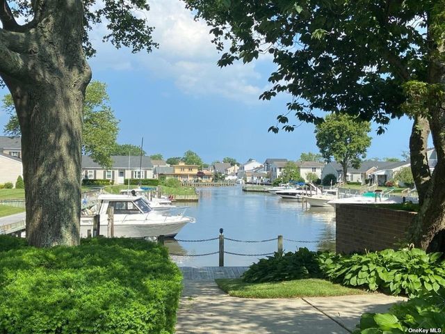 Image 1 of 24 for 134 Harbor Lane S #134 in Long Island, Amityville, NY, 11701