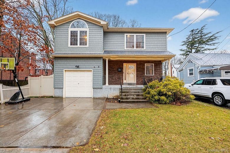 1878 Lake Drive W