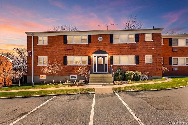 1879 Crompond Road #E4