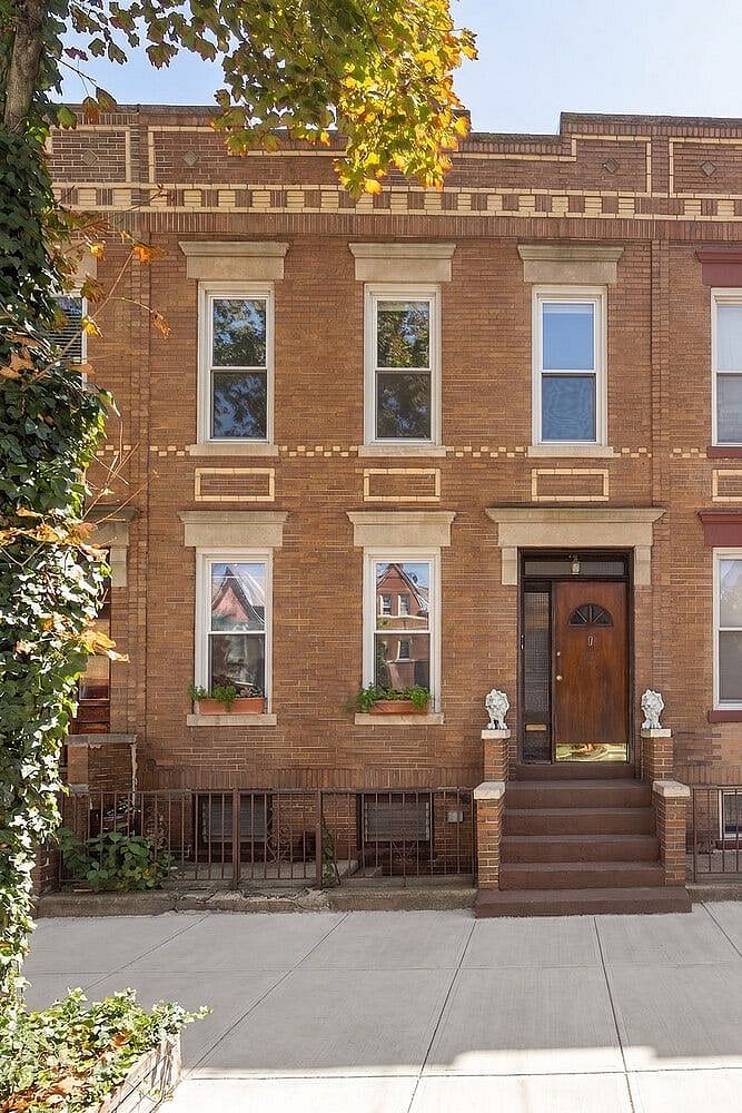 1882 Hart Street