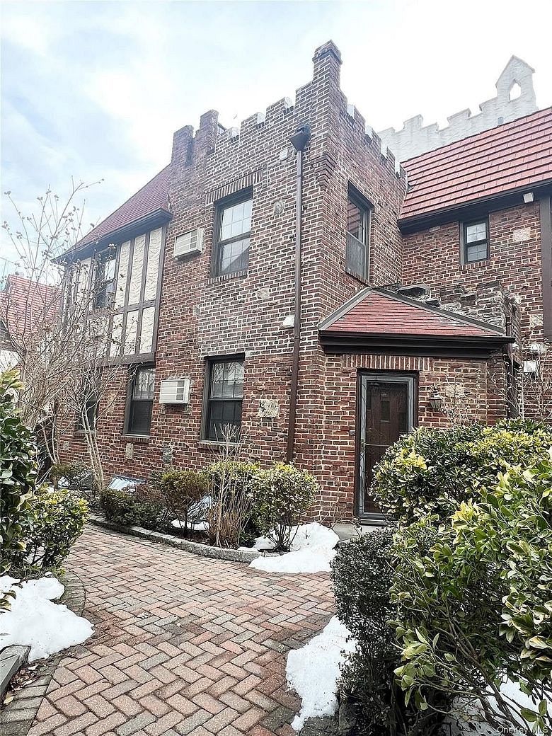 189-40 #10 37 Avenue