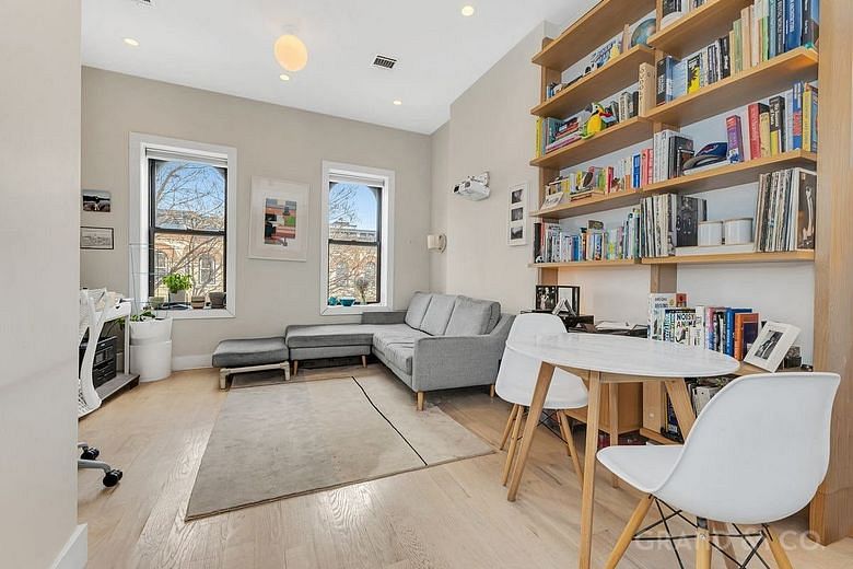 1893 Cornelia Street #3L