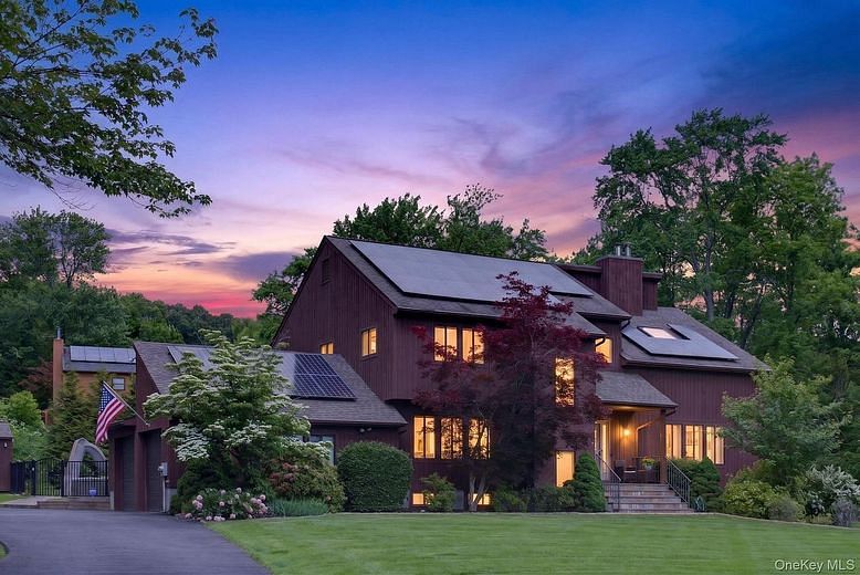 19 Apple Hill Drive