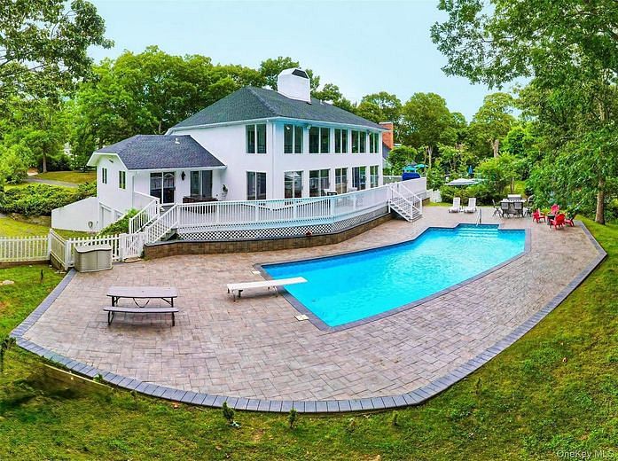 19 Bay Woods Drive
