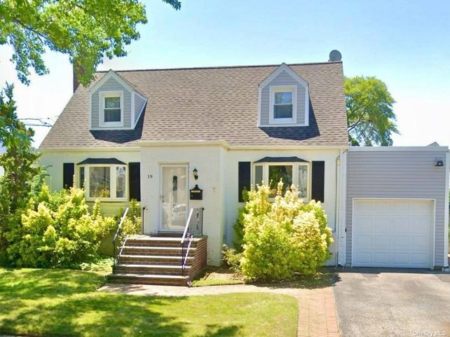 Image 1 of 32 for 19 Farnum Street in Long Island, Lynbrook, NY, 11563