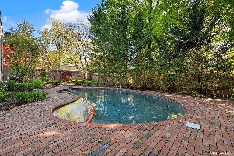 19 Fox Lane