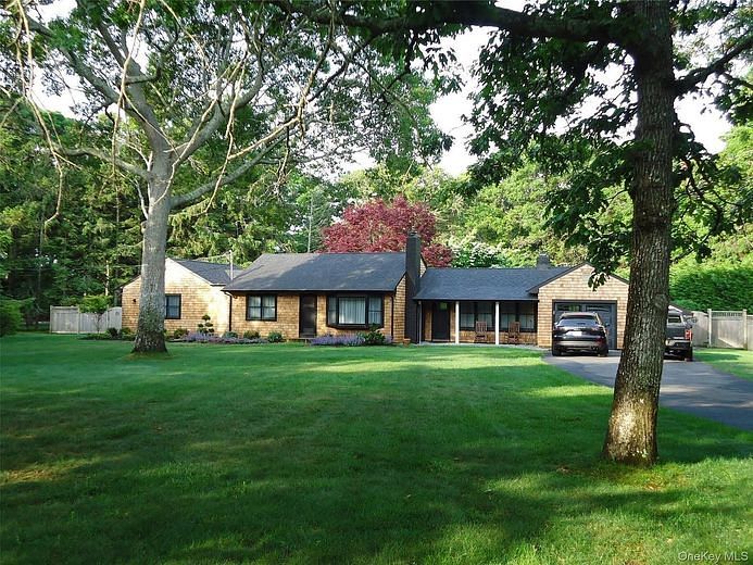 19 Groveland Avenue