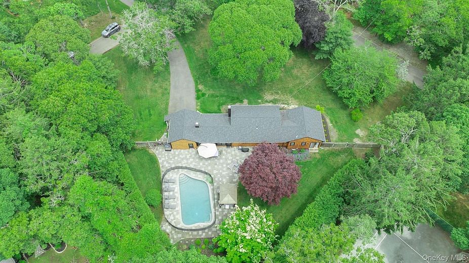 19 Groveland Avenue