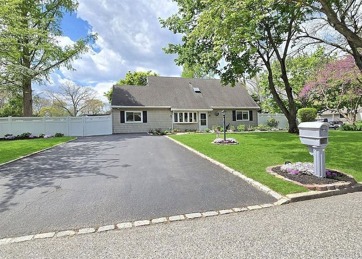 19 Hartsdale Lane