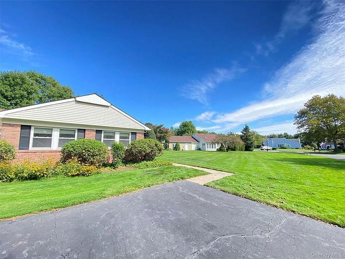19 Hearthside Drive