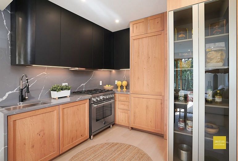 19 North Henry Street #3B