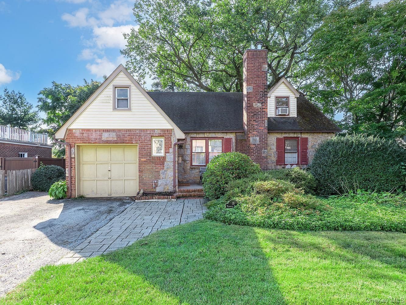 19 Plymouth Drive S