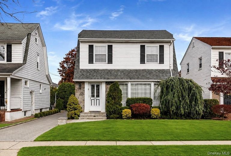 19 Stratford Avenue