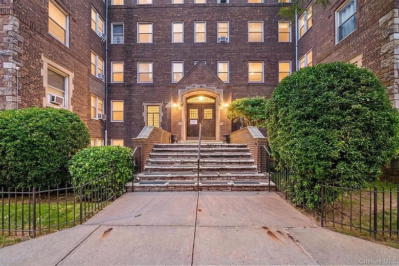19 William Street #2D