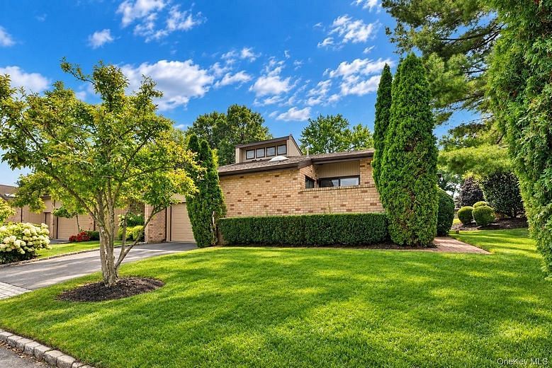 19 Woodcrest Drive