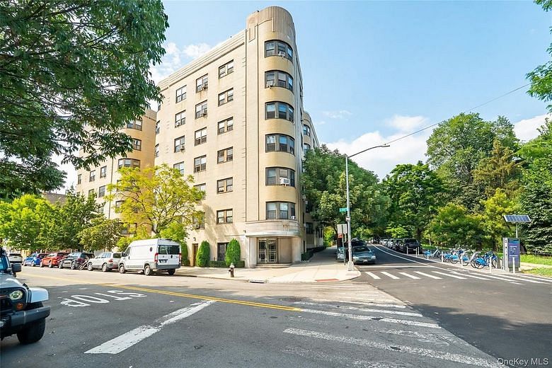 190 E Mosholu Parkway S #4G