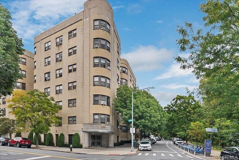 190 East Mosholu Parkway South #6H