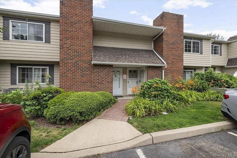 190 Lake Pointe Circle #190