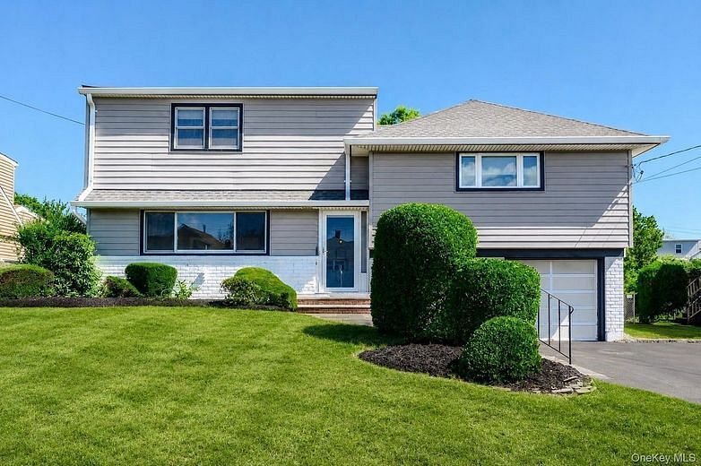 190 W Waukena Avenue