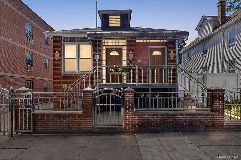 1904 Lacombe Avenue