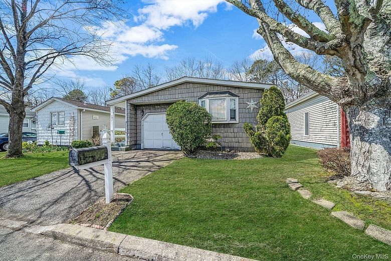 191 Village Circle W