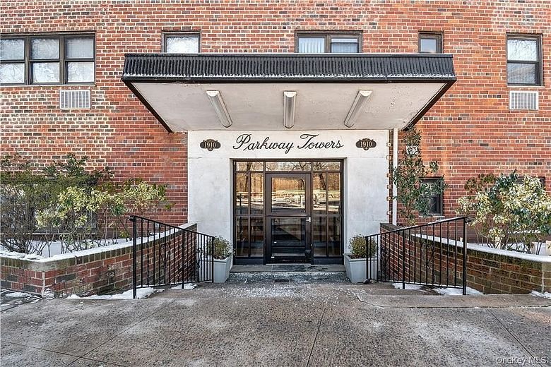 1910 Pelham Parkway South #5C