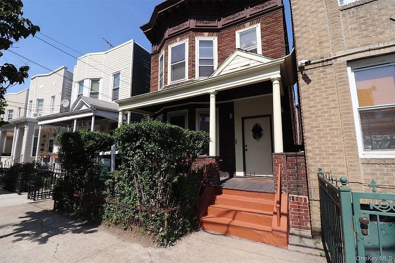 1918 Holland Avenue