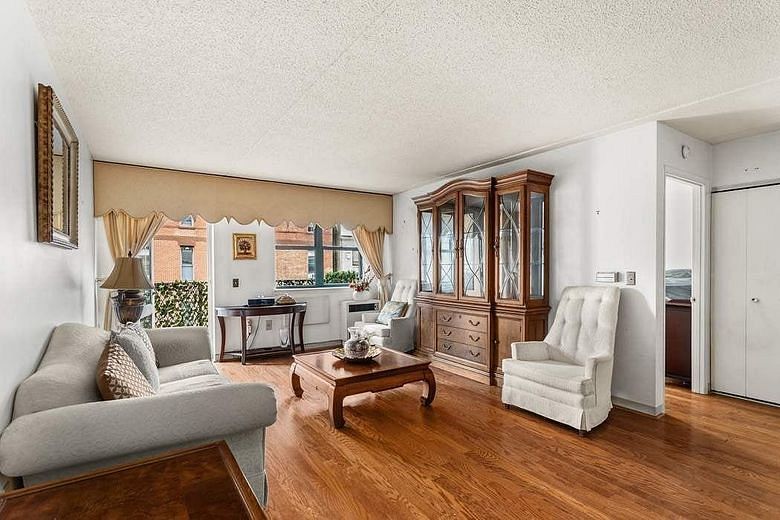 1919 Madison Avenue #516