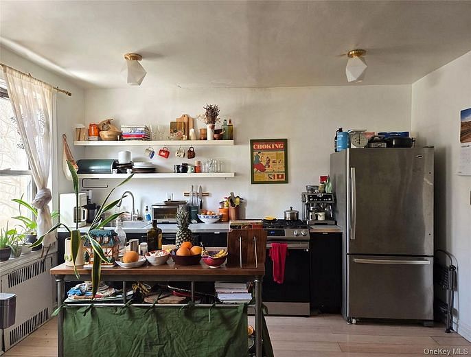 192 E 8th Street #1B