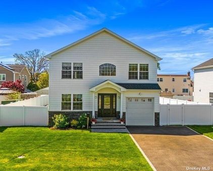 Image 1 of 25 for 192 N Queens Avenue in Long Island, Massapequa, NY, 11758