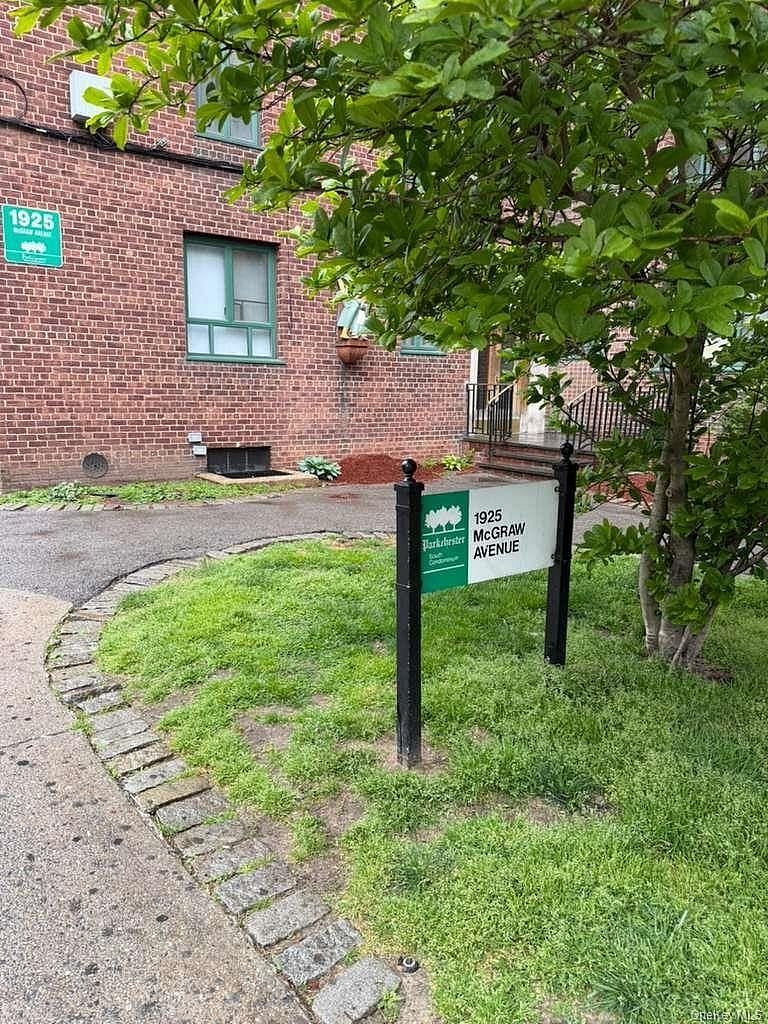 1925 Mcgraw Avenue #MH