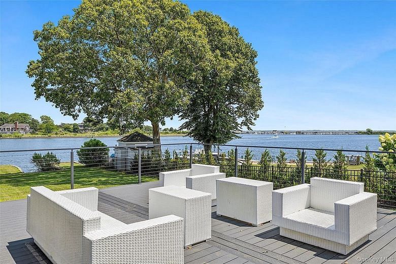 193 Holiday Boulevard