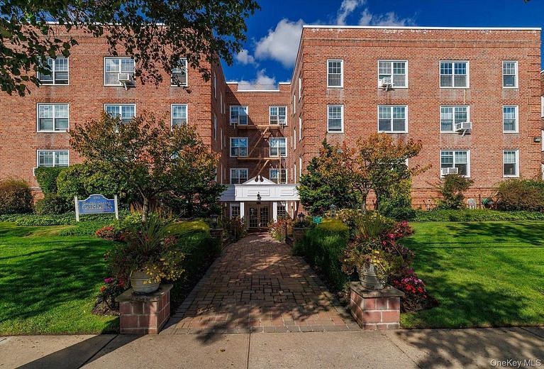 194 Smith Street #1Q