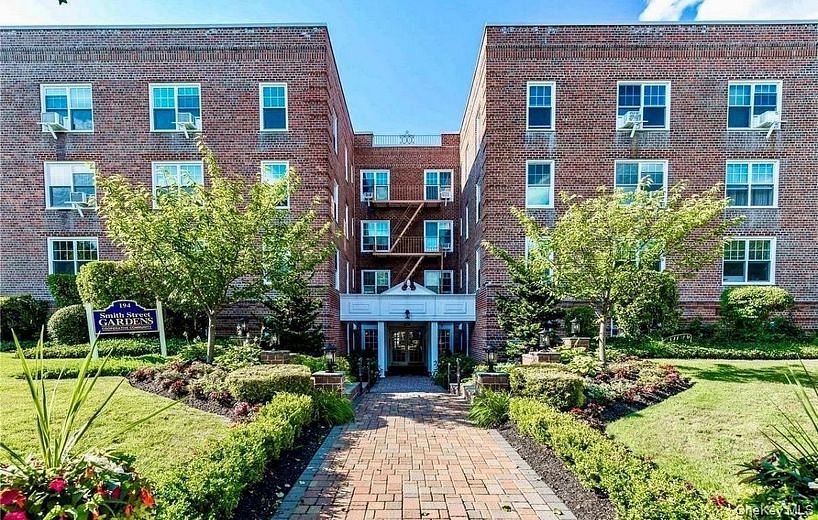 194 Smith Street #3E