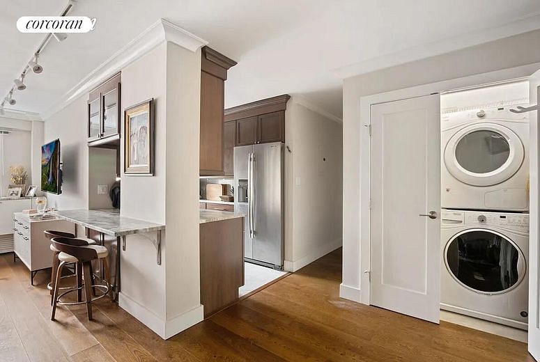 195 Adams street #8J