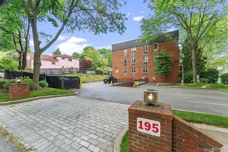 195 South Middle Neck Road #1F
