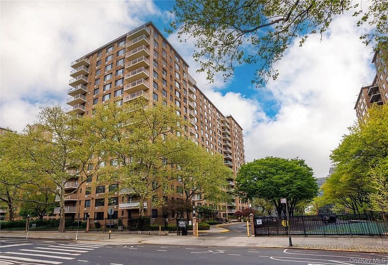 195 Willoughby Avenue #909