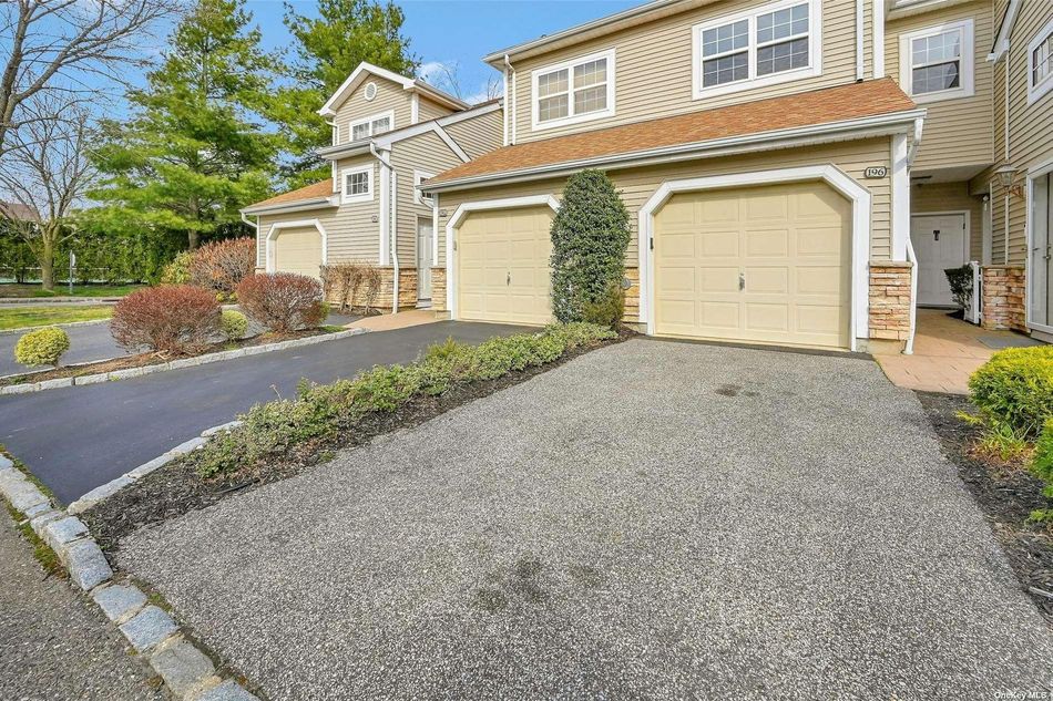 Image 1 of 24 for 196 Carriage Lane #196 in Long Island, Plainview, NY, 11803